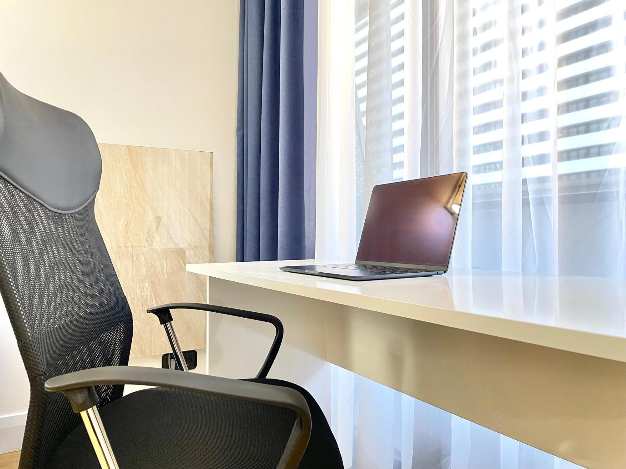 Sky Apartments 巴统 外观 照片
